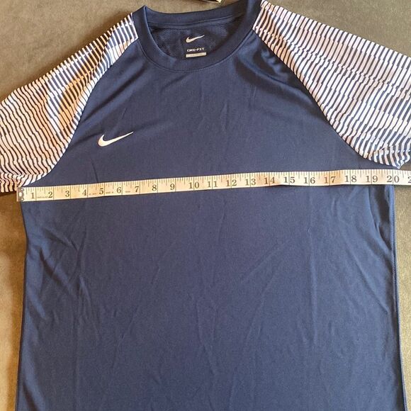 Nike Men’s Navy Slim Fit Short Sleeved T-Shirt Dri-Fit Technology M NWT - Picture 3 of 10